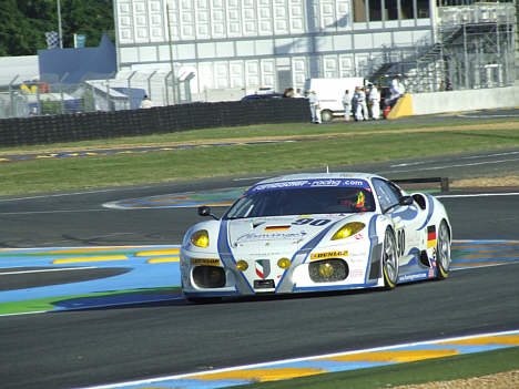 Denne Ferrari fra Farnbacher teamet har blandt andet Lars Erik 'Hjulspin' Nielsen i kørerbesætningen.
(Foto: Claude Foubert - Endurance-Info.com)